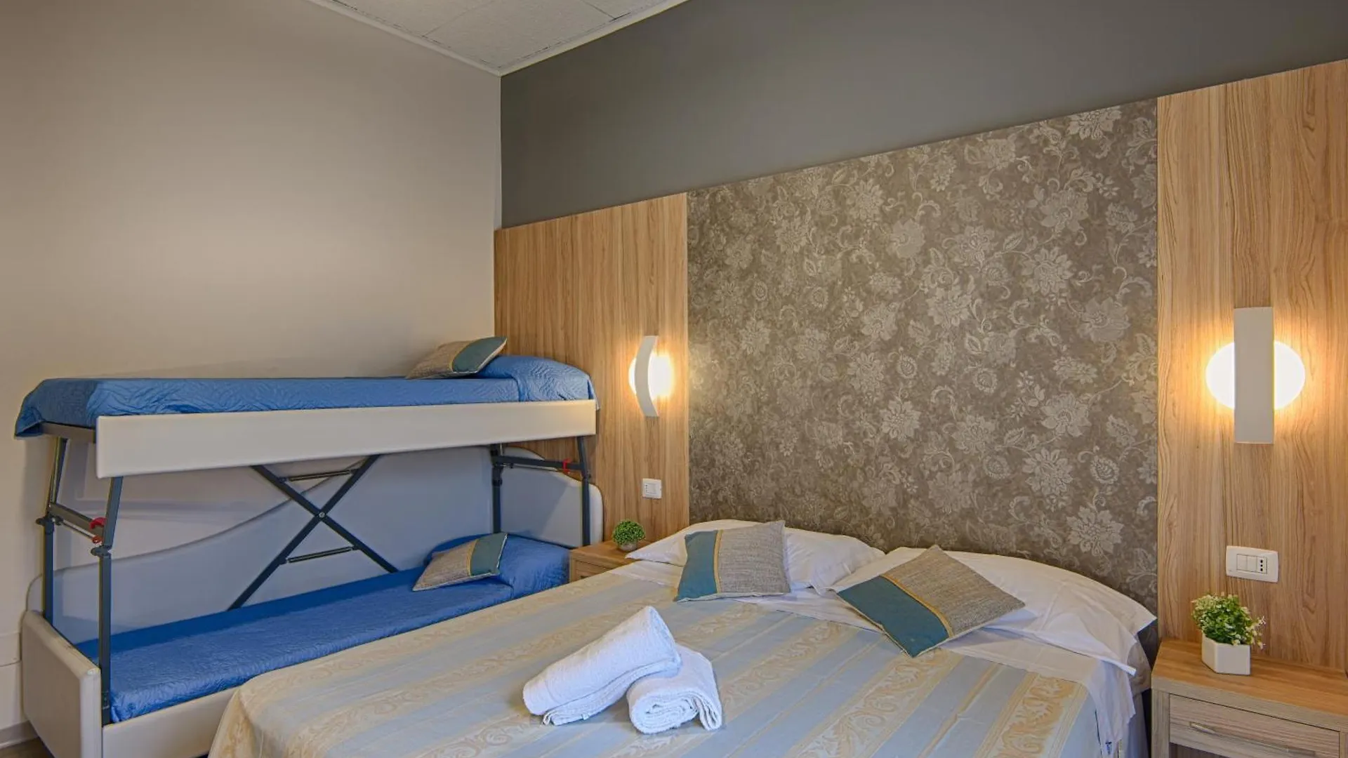 Hotel Madison Μπελάρια-Ιτζέα Μαρίνα 3*,